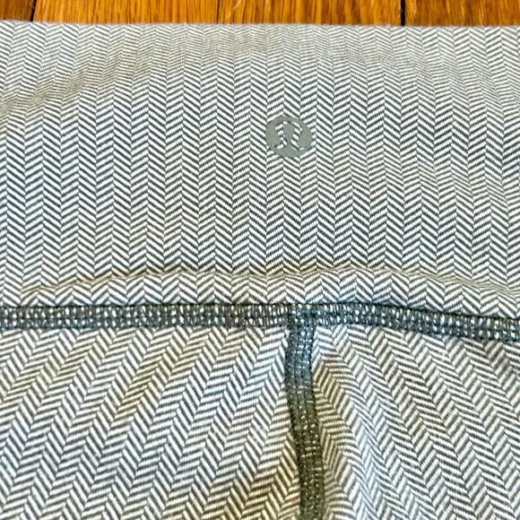 Lululemon 3/4 Length Leggings Size 4 Gray Chevron Herringbone Leggins - Picture 8 of 14